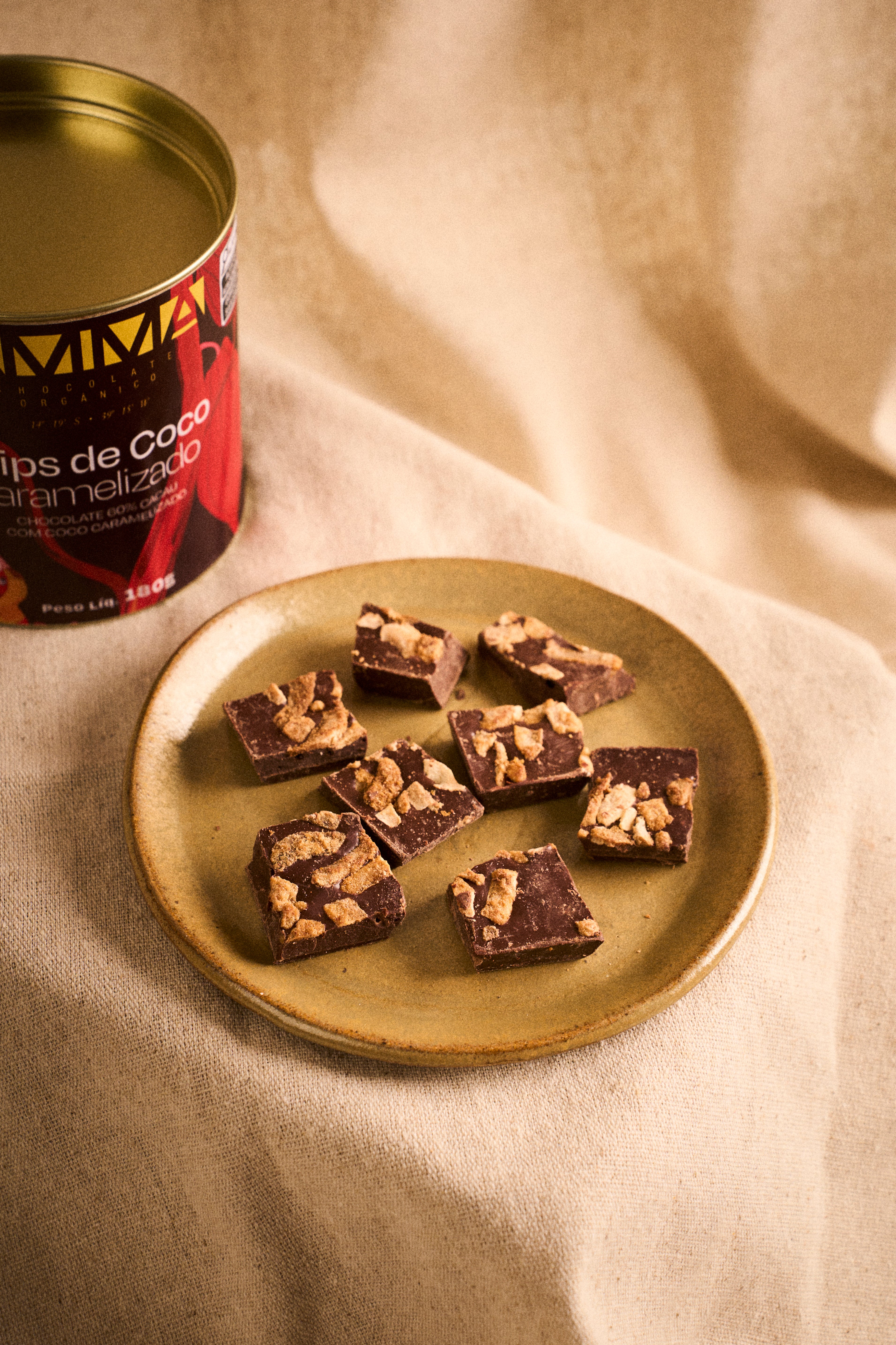 Chocolate Orgânico 60% Chips De Coco Caramelizado -  Lata 180g